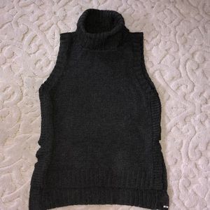 Preston sleeveless turtleneck